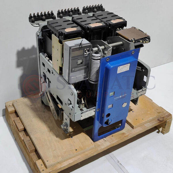 GE AKR-4A-30 Low Voltage Power Circuit Breaker 800A 3P, Electrically Operated Drawout 125vdc