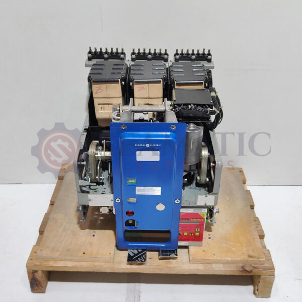 GE AKR-4A-30 Low Voltage Power Circuit Breaker 800A 3Pole, Electrically operated drawout 125vdc