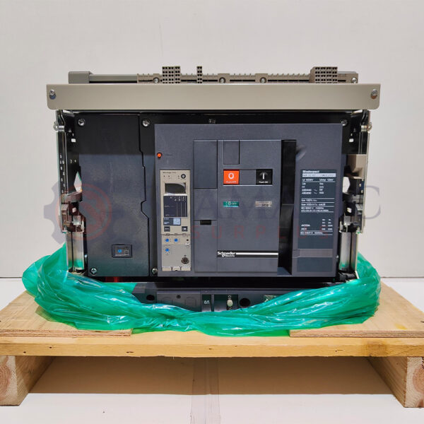 New Schneider Electric NW32H2 Air Circuit Breaker 3200A 4Pole, Drawout Type