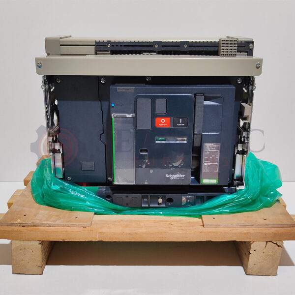 New Schneider Masterpact MTZ2-25HF Switch Disconnector 2500A 4P, Drawout Type (LV848311)