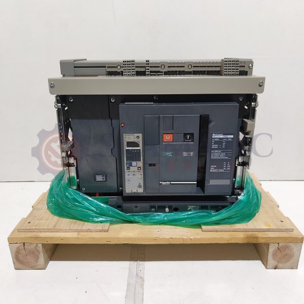 New Schneider Electric NW32H1 Air Circuit Breaker 3200A 4P, Drawout Type (48437)